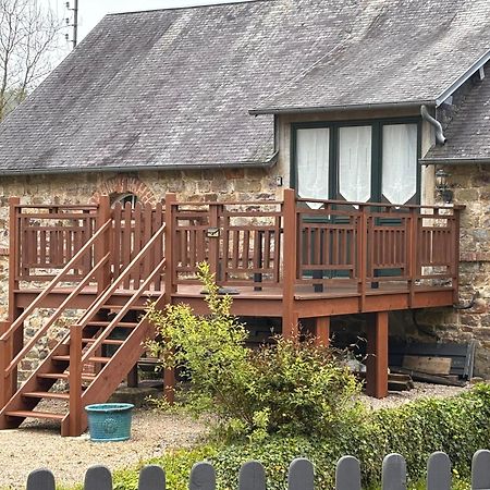 Gites In Le Neufbourg -Mortain Buitenkant foto