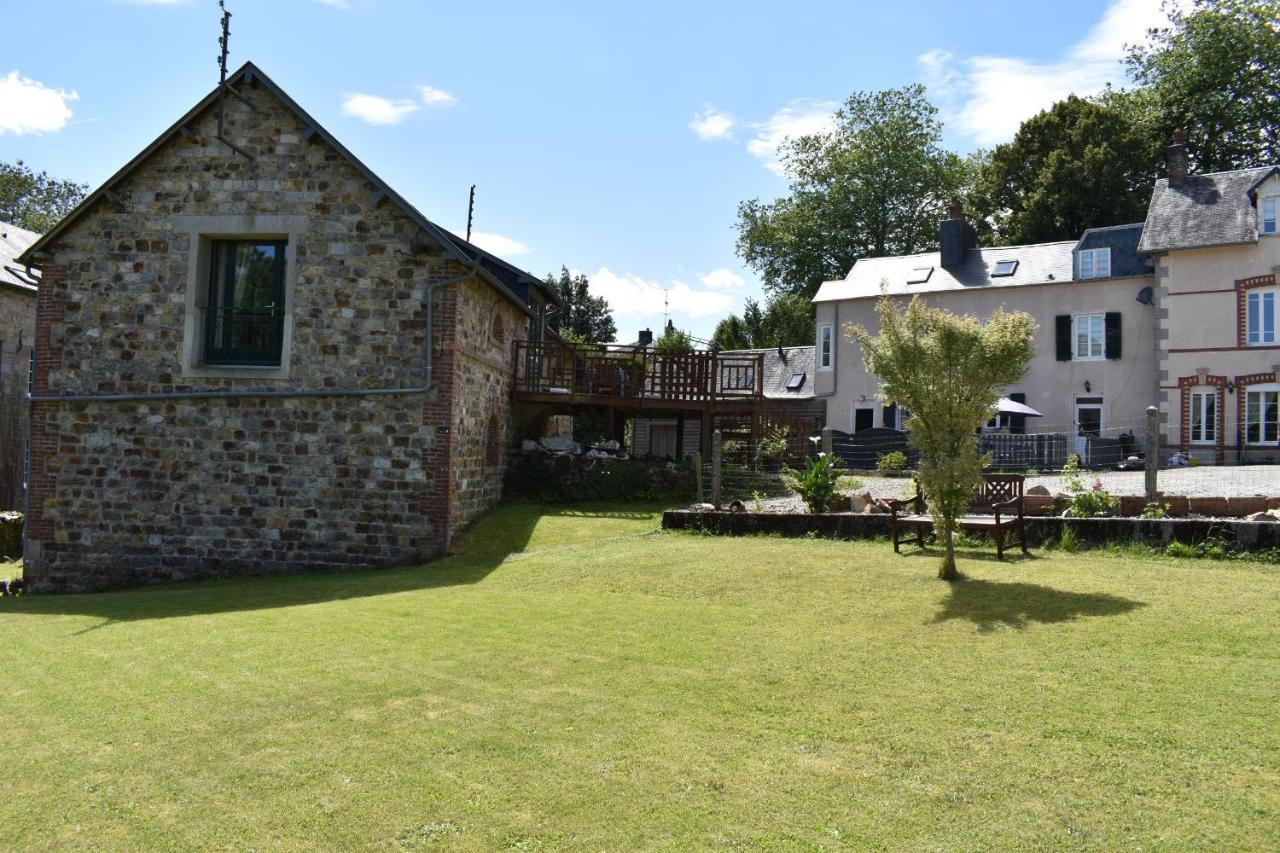 Gites In Le Neufbourg -Mortain Buitenkant foto