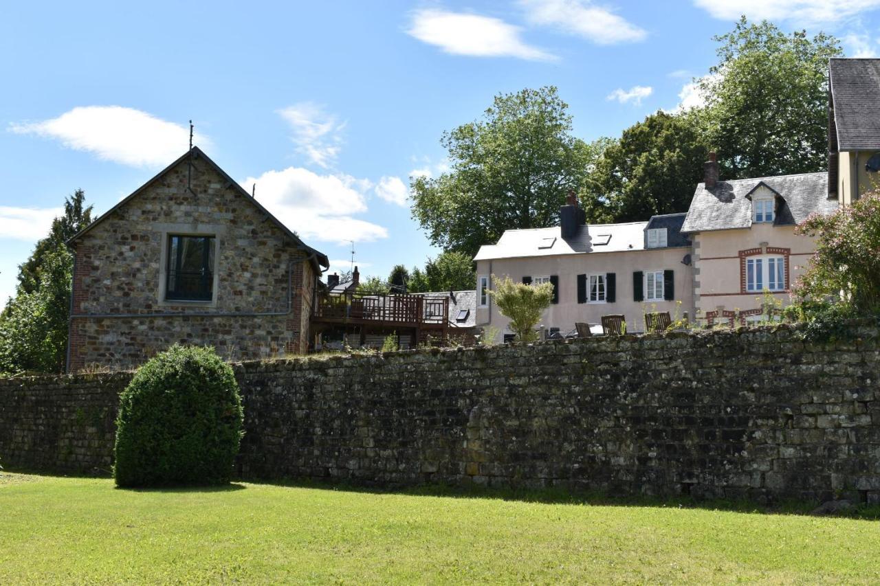 Gites In Le Neufbourg -Mortain Buitenkant foto