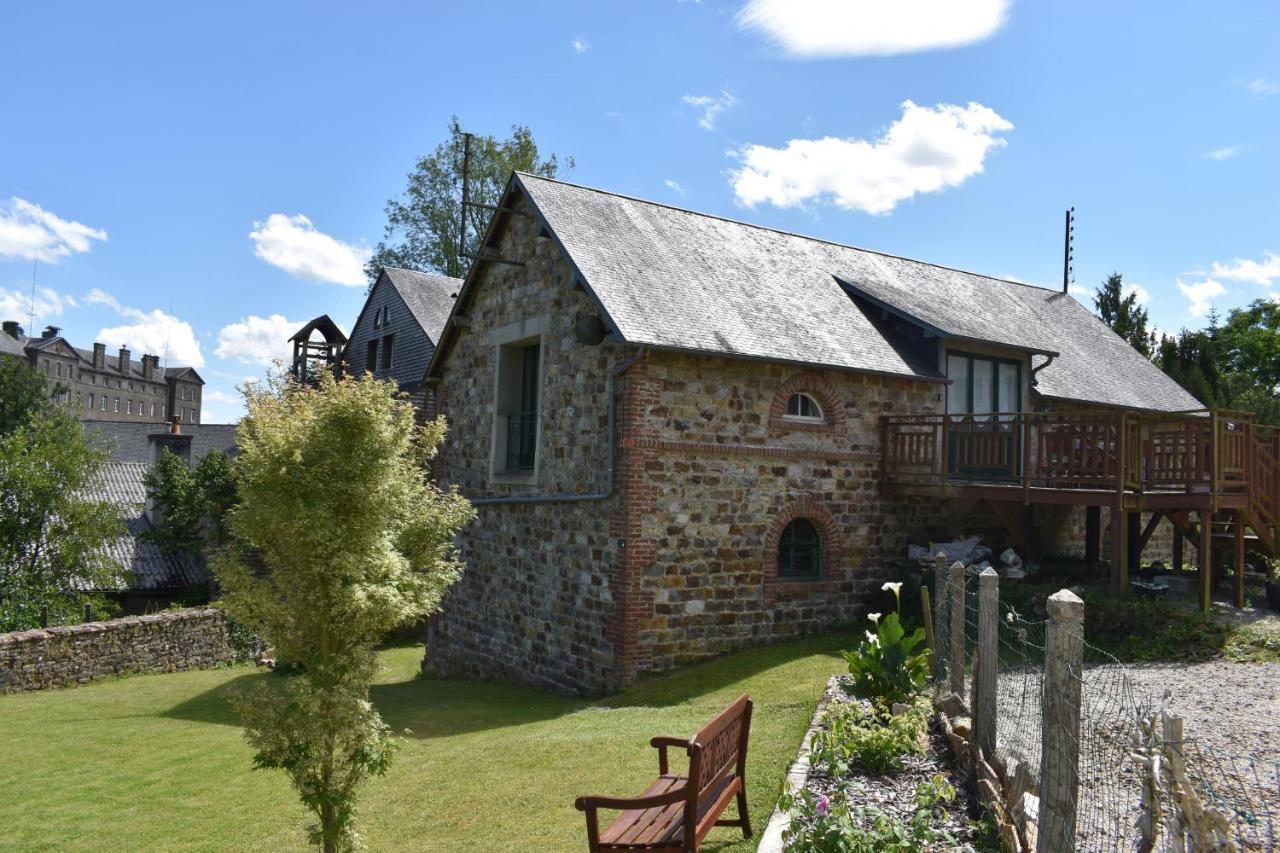 Gites In Le Neufbourg -Mortain Buitenkant foto