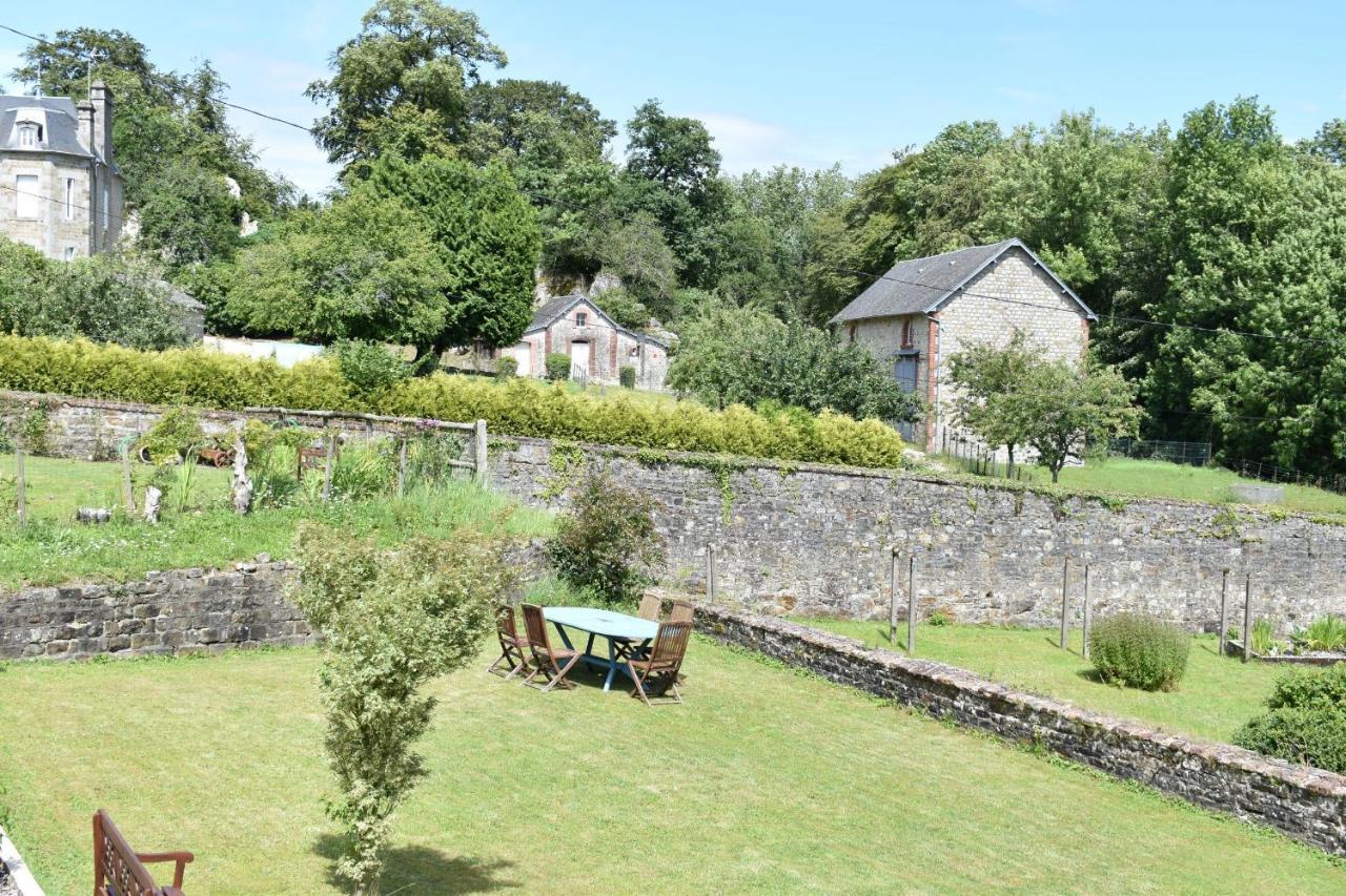 Gites In Le Neufbourg -Mortain Buitenkant foto