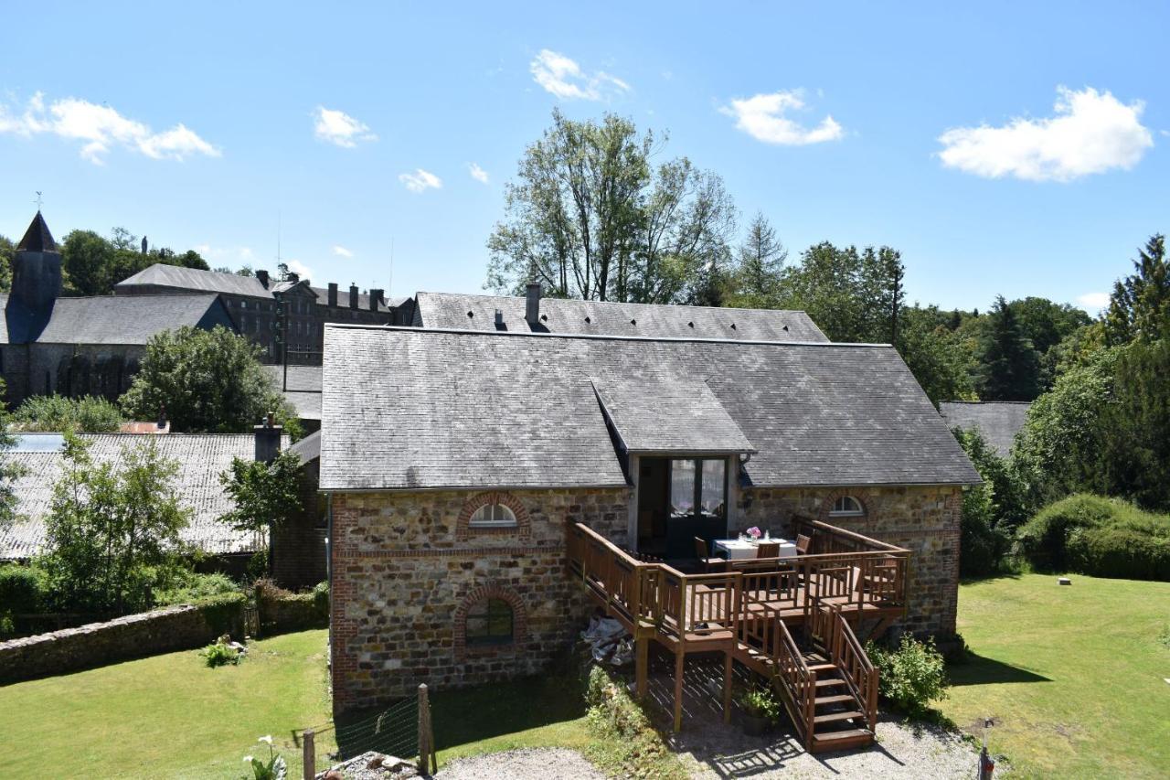 Gites In Le Neufbourg -Mortain Buitenkant foto