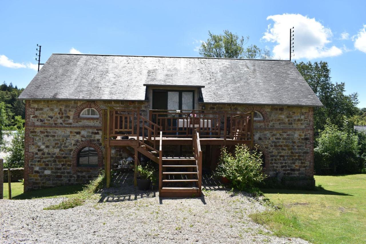 Gites In Le Neufbourg -Mortain Buitenkant foto