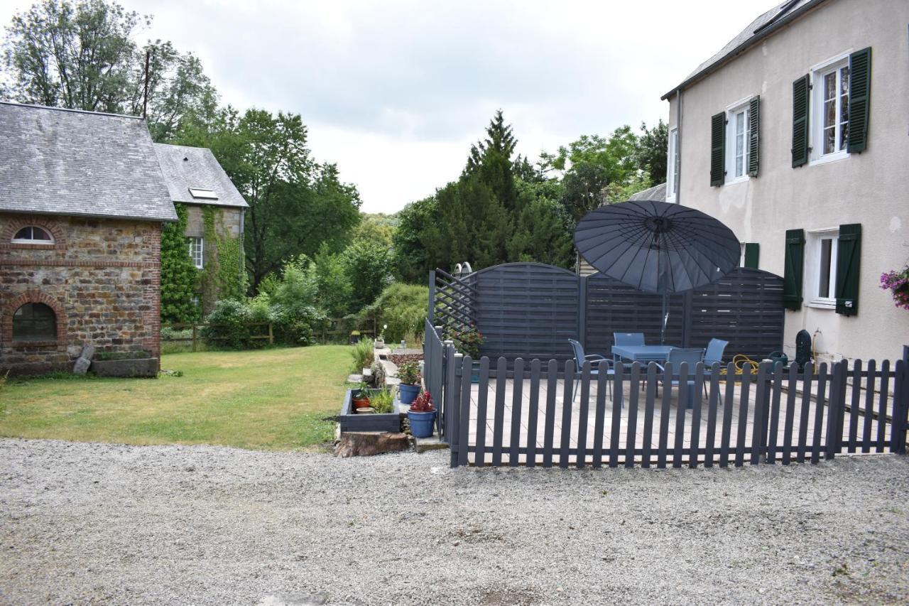 Gites In Le Neufbourg -Mortain Buitenkant foto