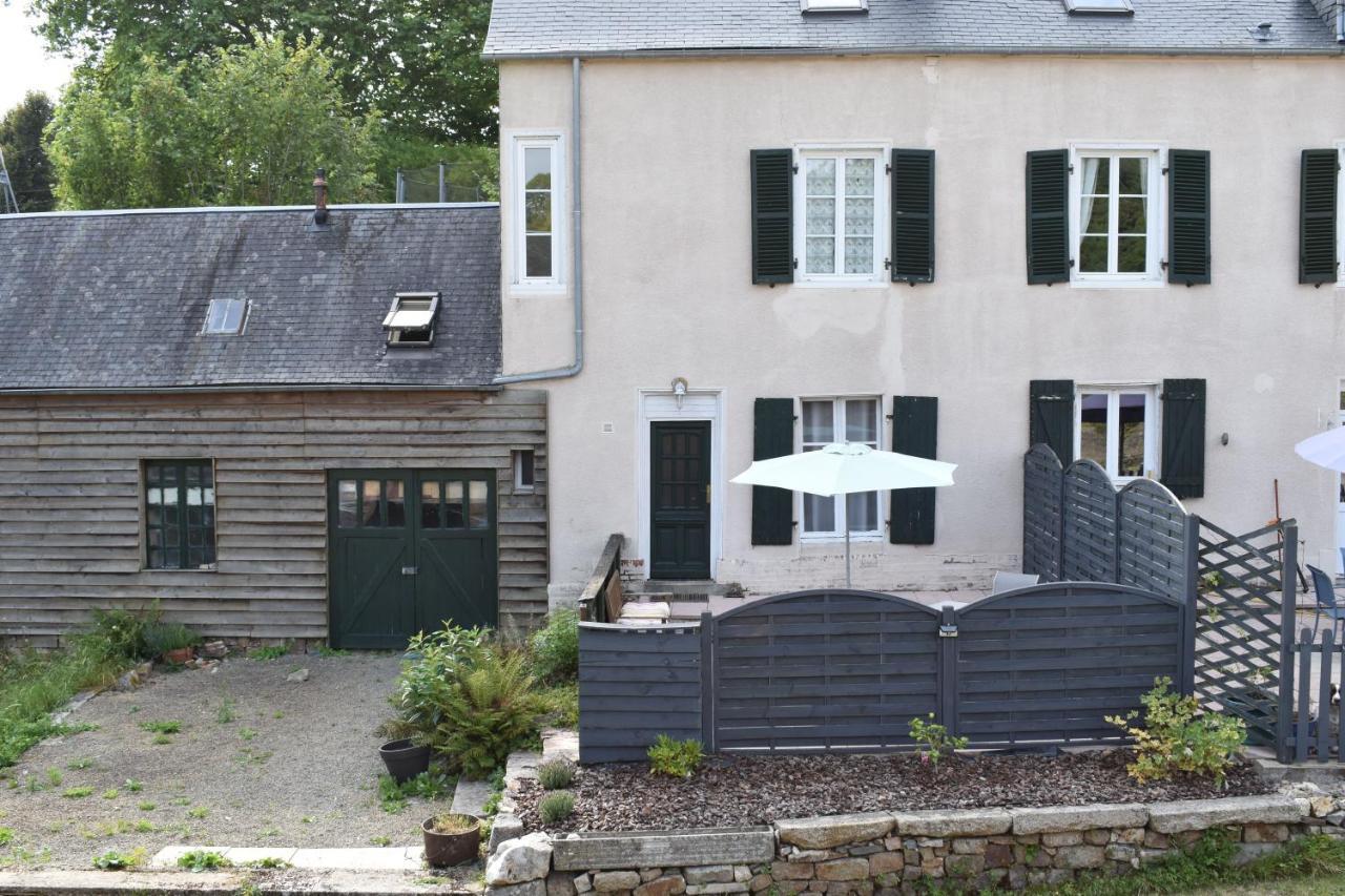 Gites In Le Neufbourg -Mortain Buitenkant foto