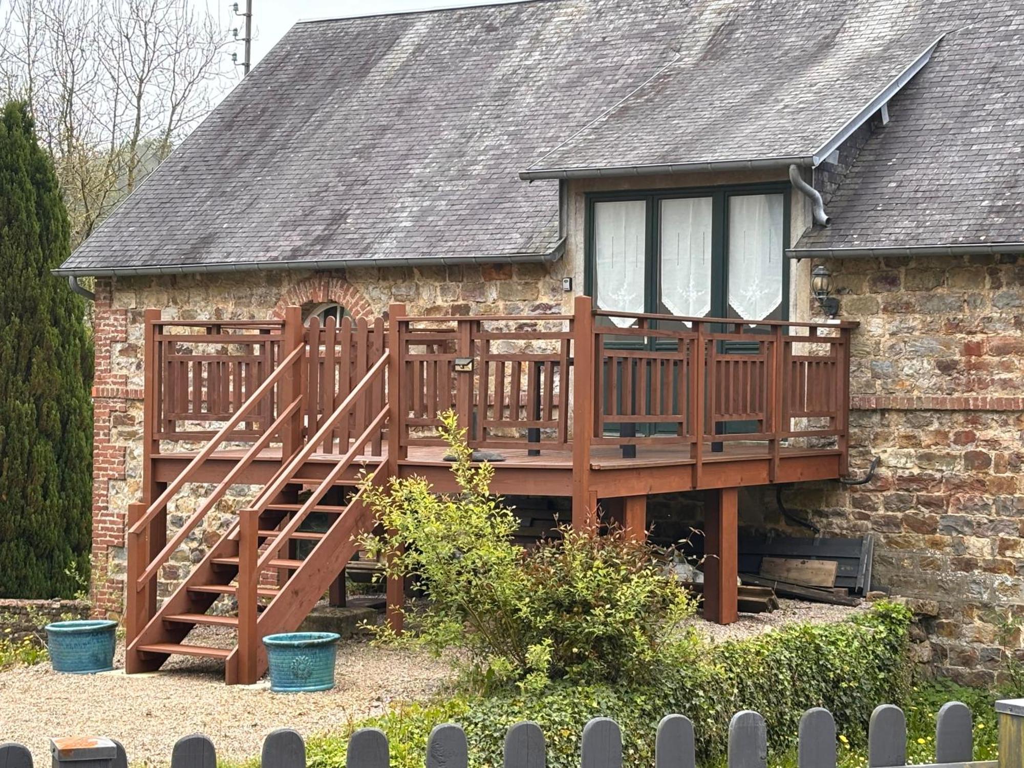Gites In Le Neufbourg -Mortain Buitenkant foto